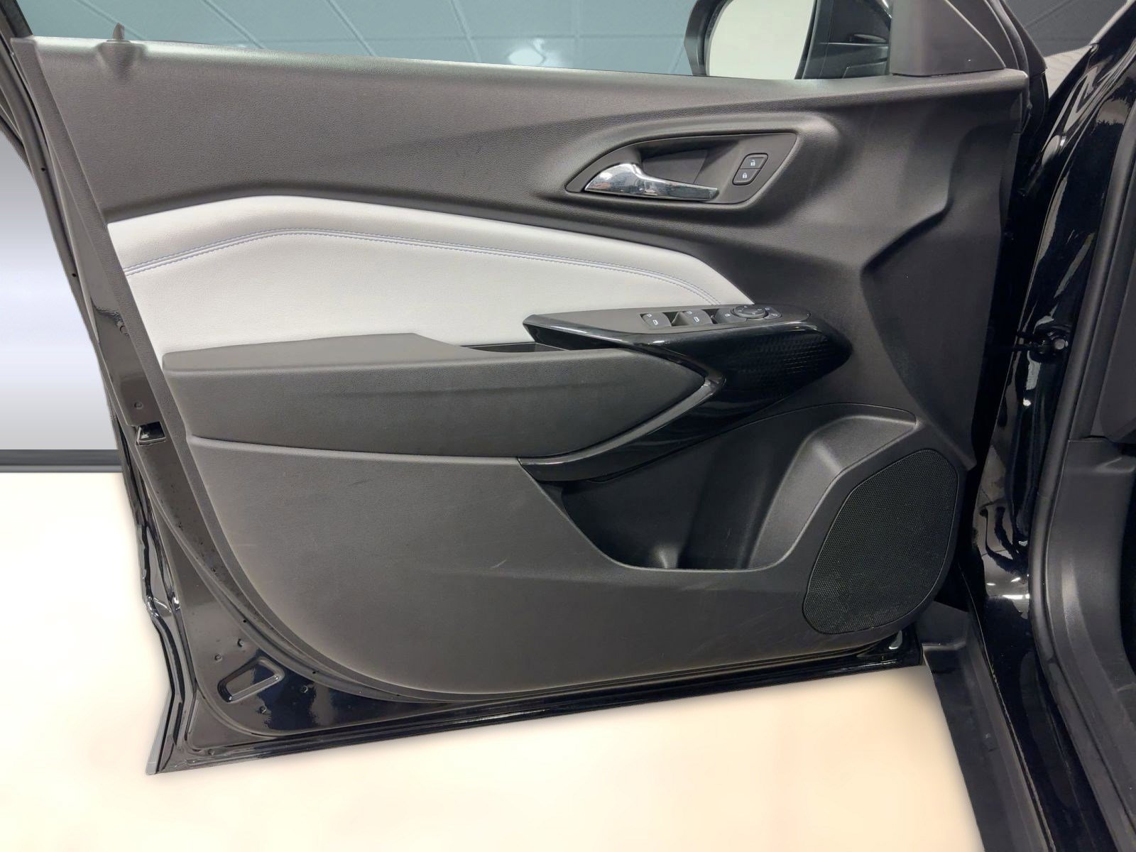 Certified 2025 Chevrolet Trax LT w/ LT Convenience Package image 19