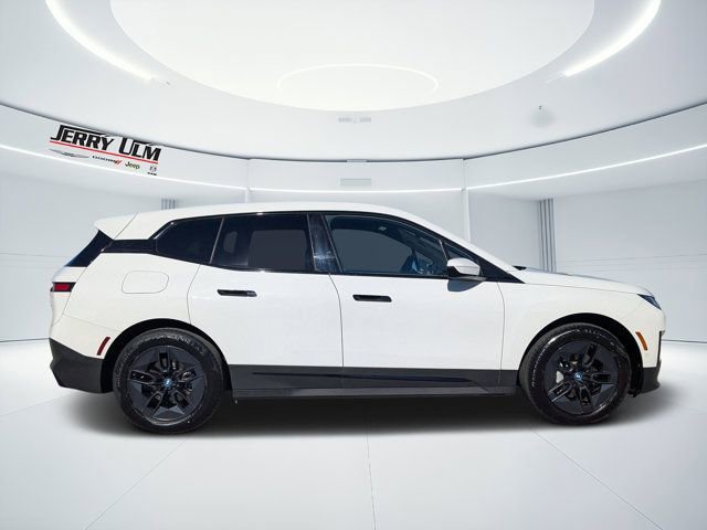 Used 2023 BMW iX xDrive50 image 2