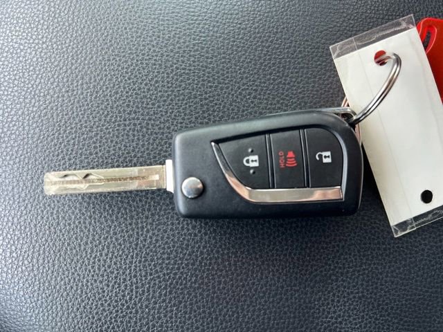 Used 2021 Toyota RAV4 LE AWD/4WD image 32