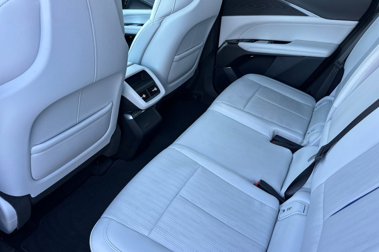 Certified 2024 Cadillac Lyriq Luxury image 14