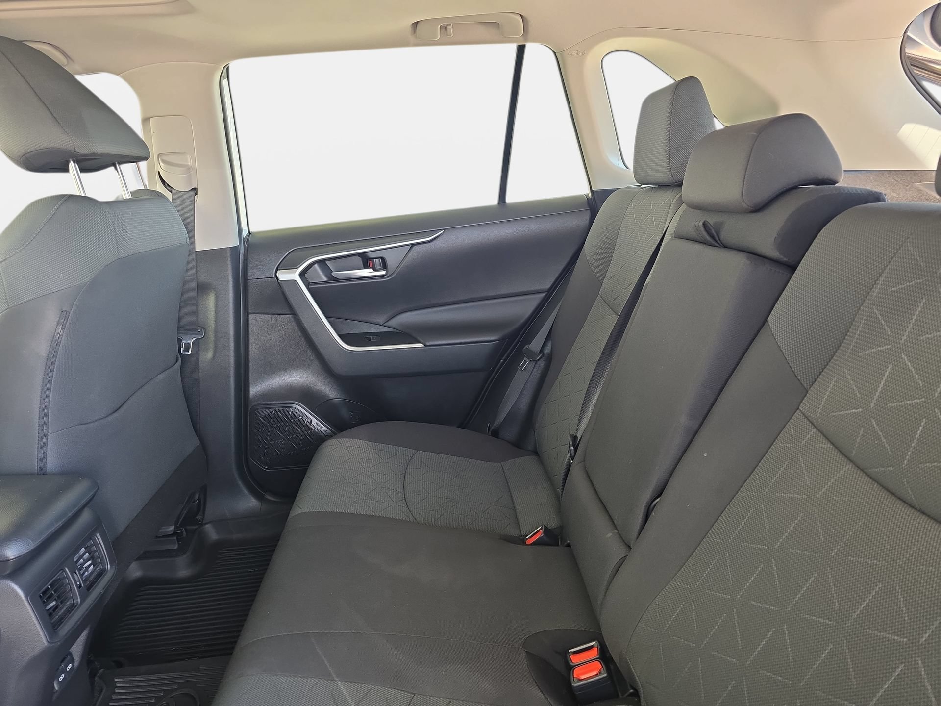 Used 2023 Toyota RAV4 XLE w/ Convenience Package FWD image 14