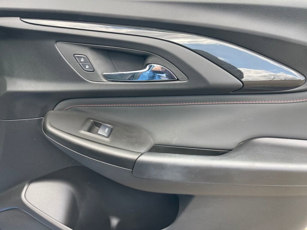 Used 2023 Chevrolet TrailBlazer RS w/ Sun and Liftgate Package image 31