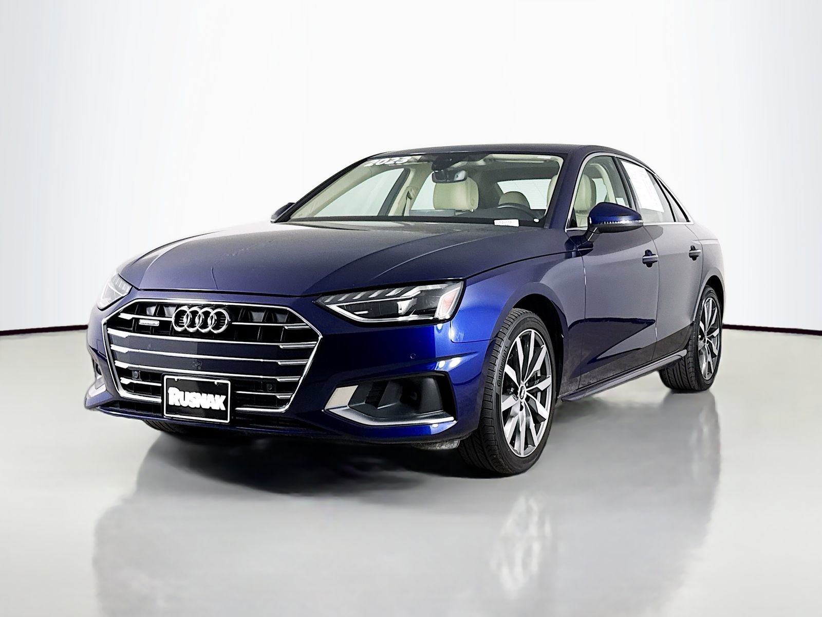 Used 2023 Audi A4 2.0T Premium w/ Convenience Package image 3