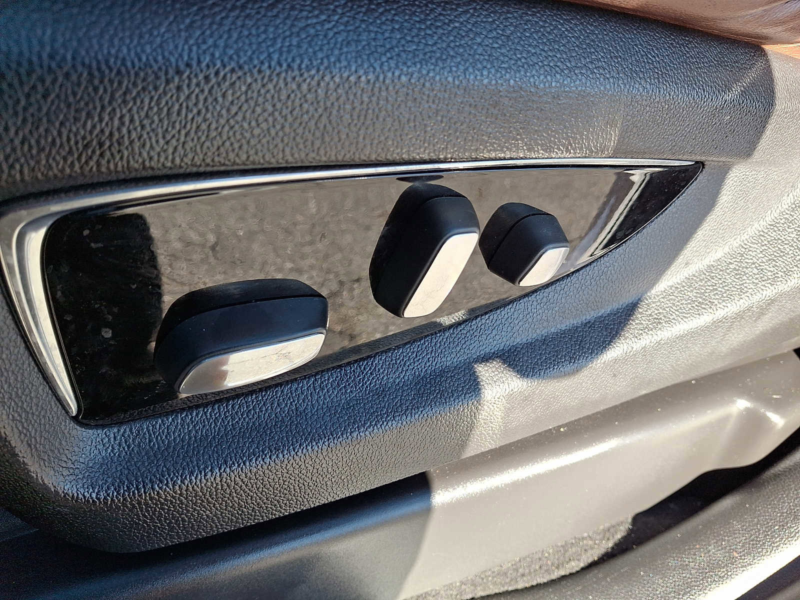 Used 2017 Cadillac Escalade Premium Luxury image 13