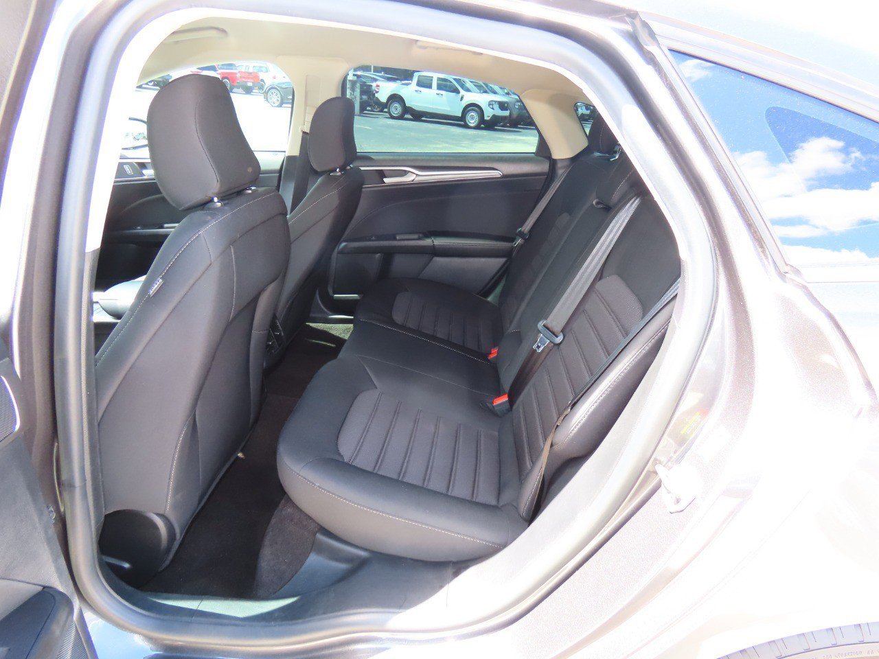 Used 2020 Ford Fusion SE image 20