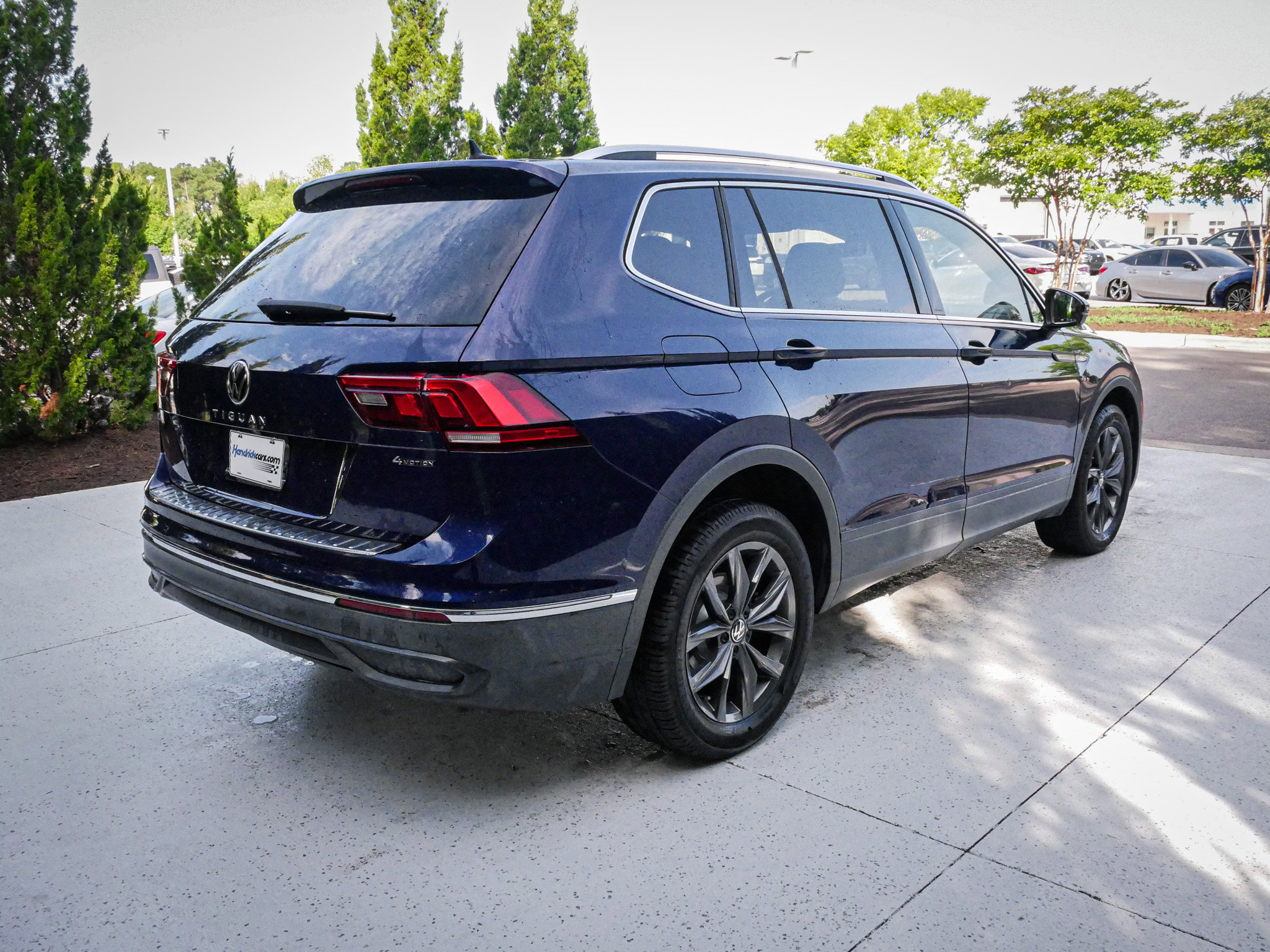 Used 2022 Volkswagen Tiguan SE AWD/4WD image 11