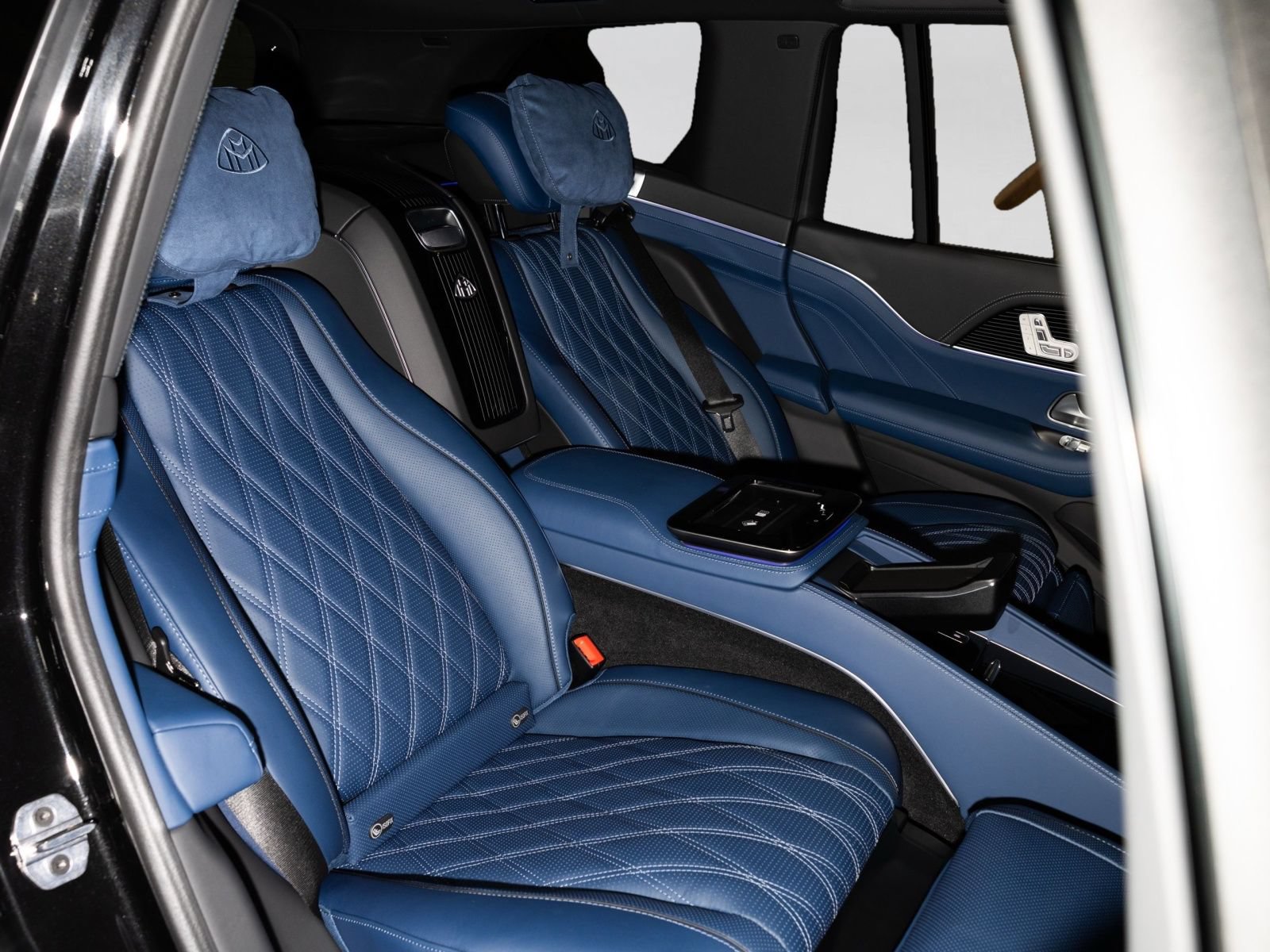 Used 2025 Mercedes-Benz Maybach GLS 600 4MATIC image 7