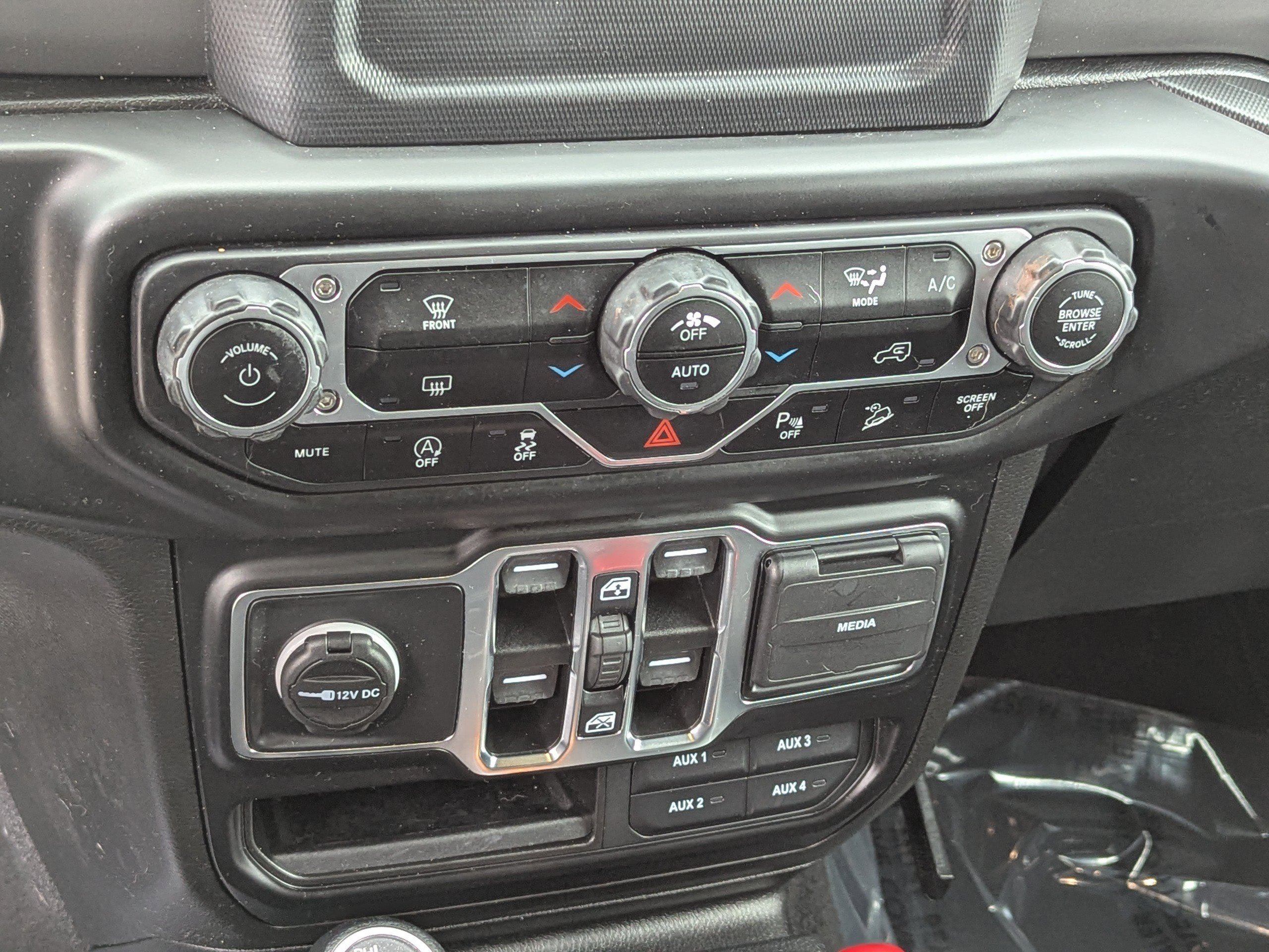 Used 2021 Jeep Wrangler Sport S image 21