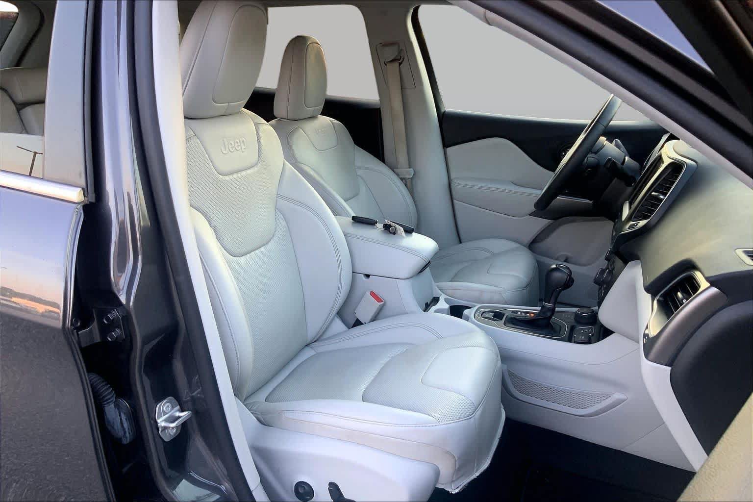 Used 2021 Jeep Cherokee Latitude Lux w/ Comfort/Convenience Group AWD/4WD image 9