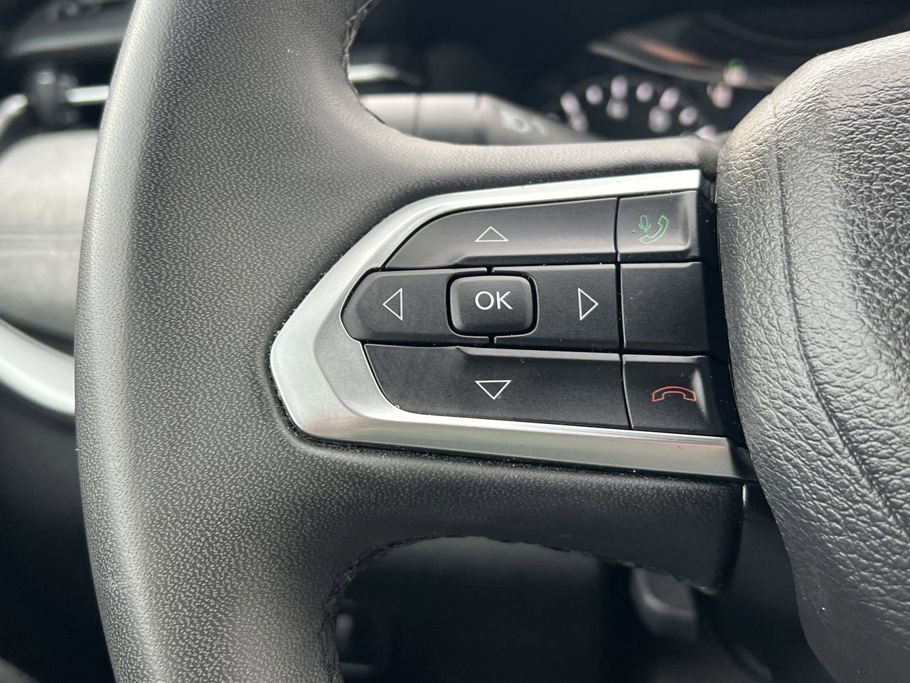 Used 2024 Jeep Compass Latitude image 13