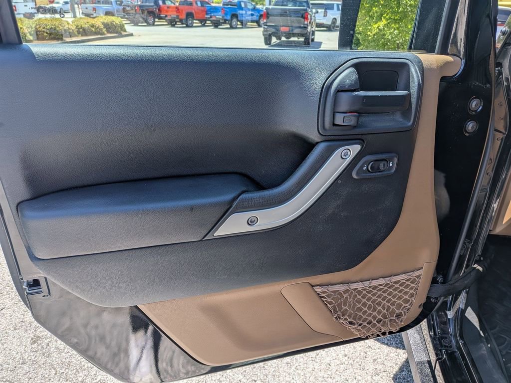 Used 2017 Jeep Wrangler Unlimited Sahara w/ Max Tow Package image 13