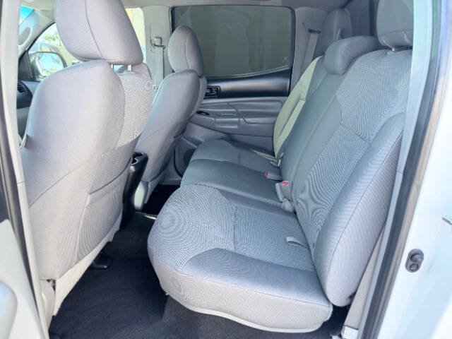 Used 2015 Toyota Tacoma 4x4 Double Cab image 16