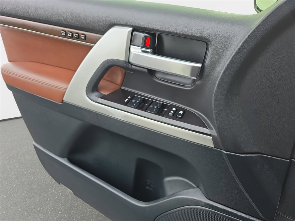 Used 2021 Toyota Land Cruiser image 27