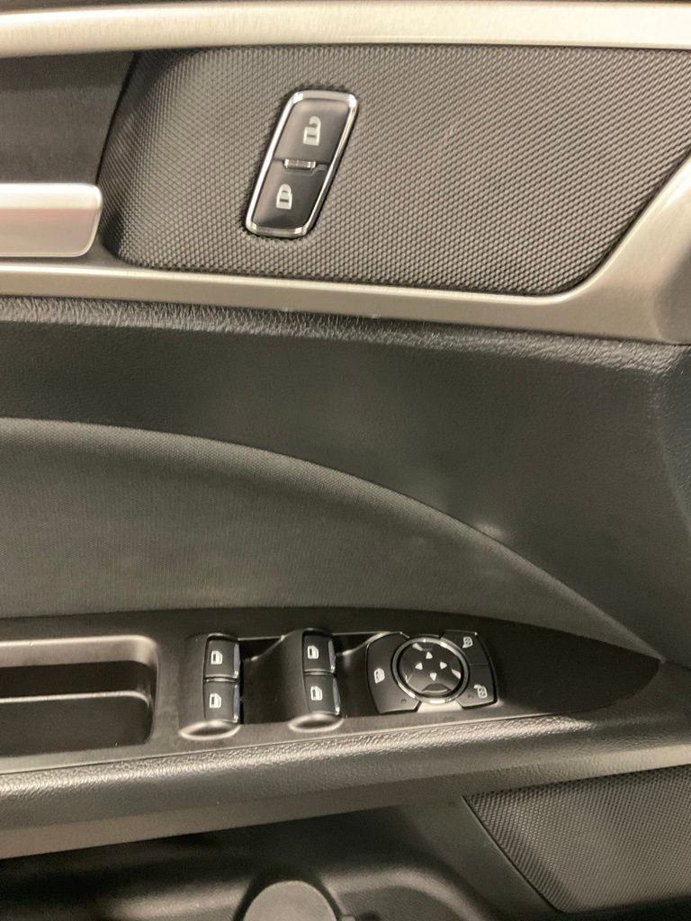 Used 2017 Ford Fusion SE image 16