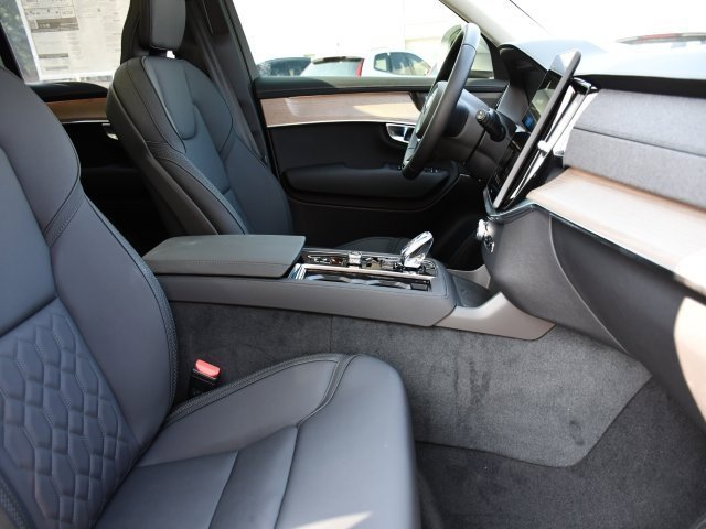 New 2026 Volvo XC90 B6 Plus w/ Protection Package Premier image 34