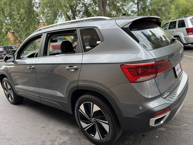 Used 2023 Volkswagen Taos SE AWD/4WD image 27