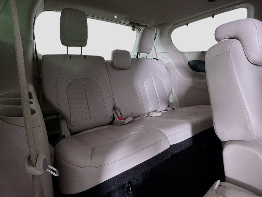 Used 2021 Chrysler Pacifica Touring-L w/ Premium & Safety Sphere Group FWD image 33