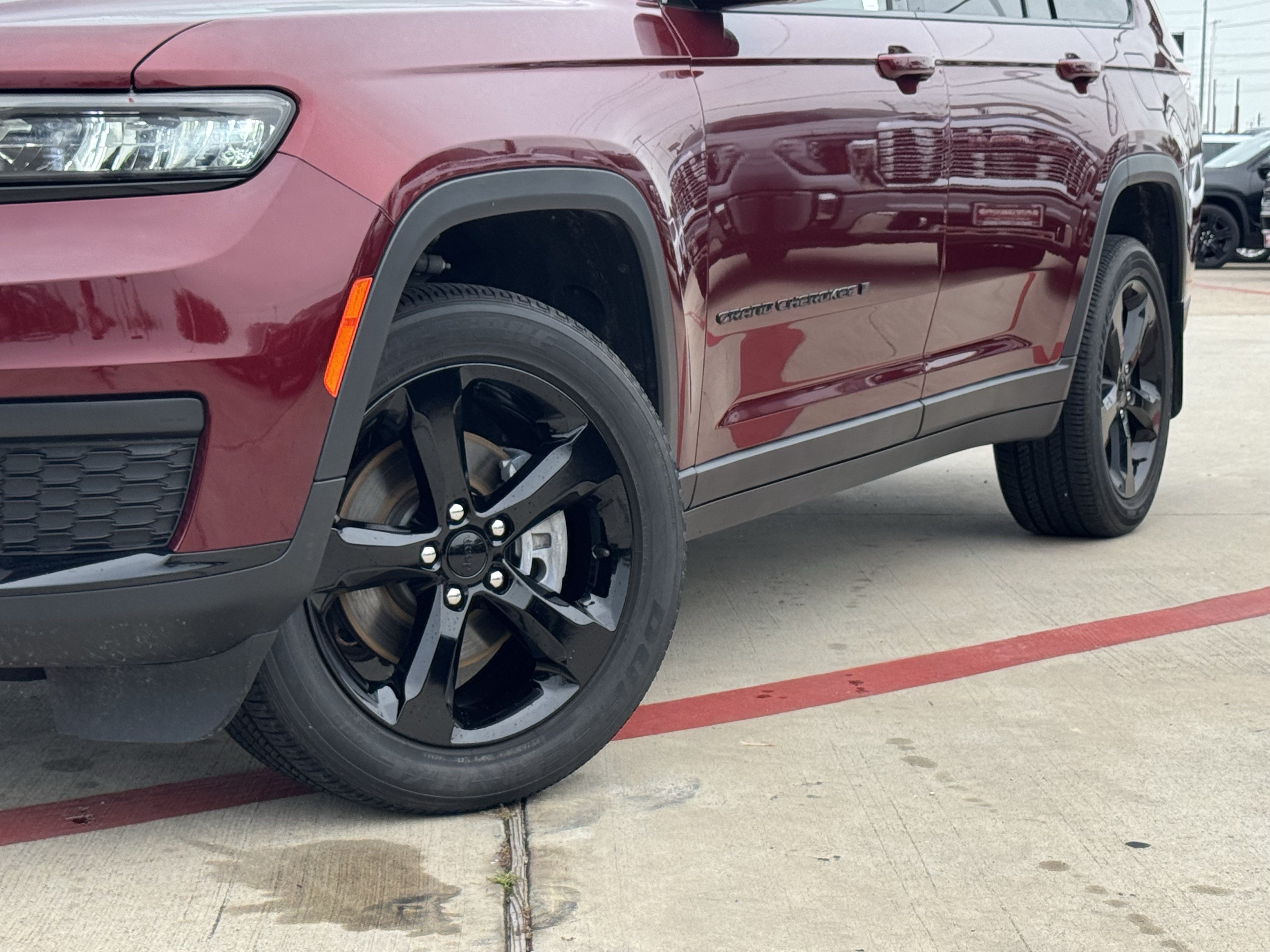 Used 2023 Jeep Grand Cherokee L Laredo AWD/4WD image 3