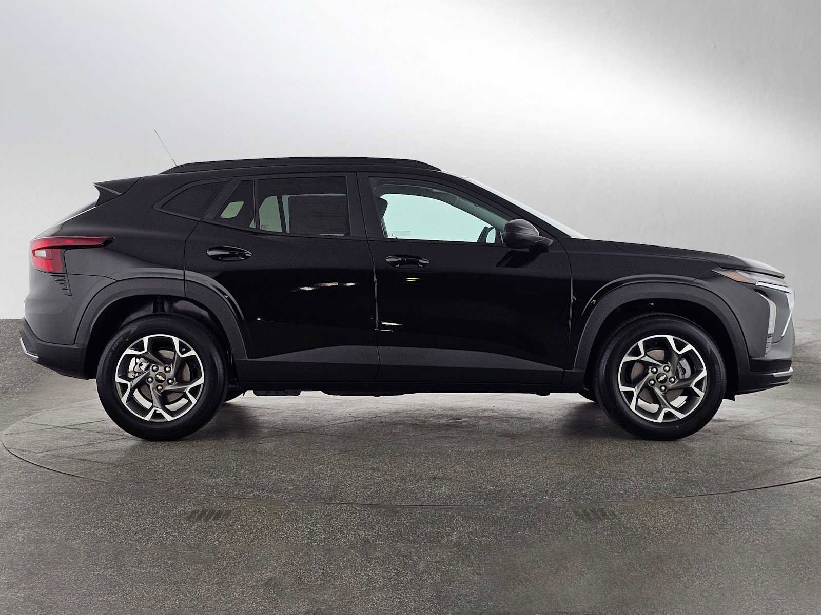New 2026 Chevrolet Trax LT w/ Driver Confidence Package FWD image 2