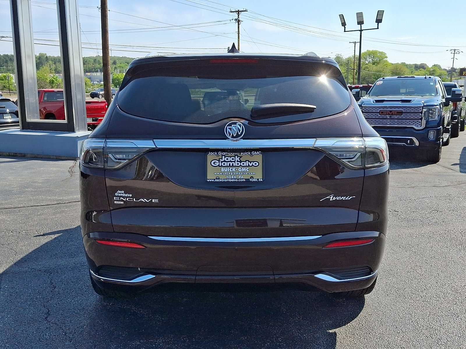 Used 2022 Buick Enclave Avenir w/ Avenir Technology Package AWD/4WD image 7