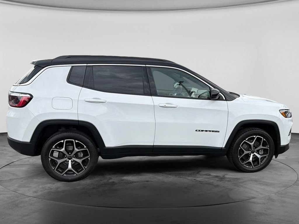 Used 2025 Jeep Compass Limited AWD/4WD image 12