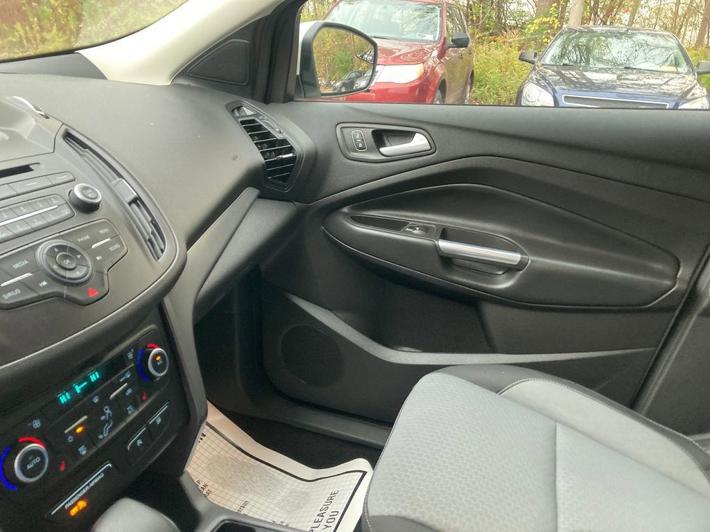 Used 2018 Ford Escape SE image 16
