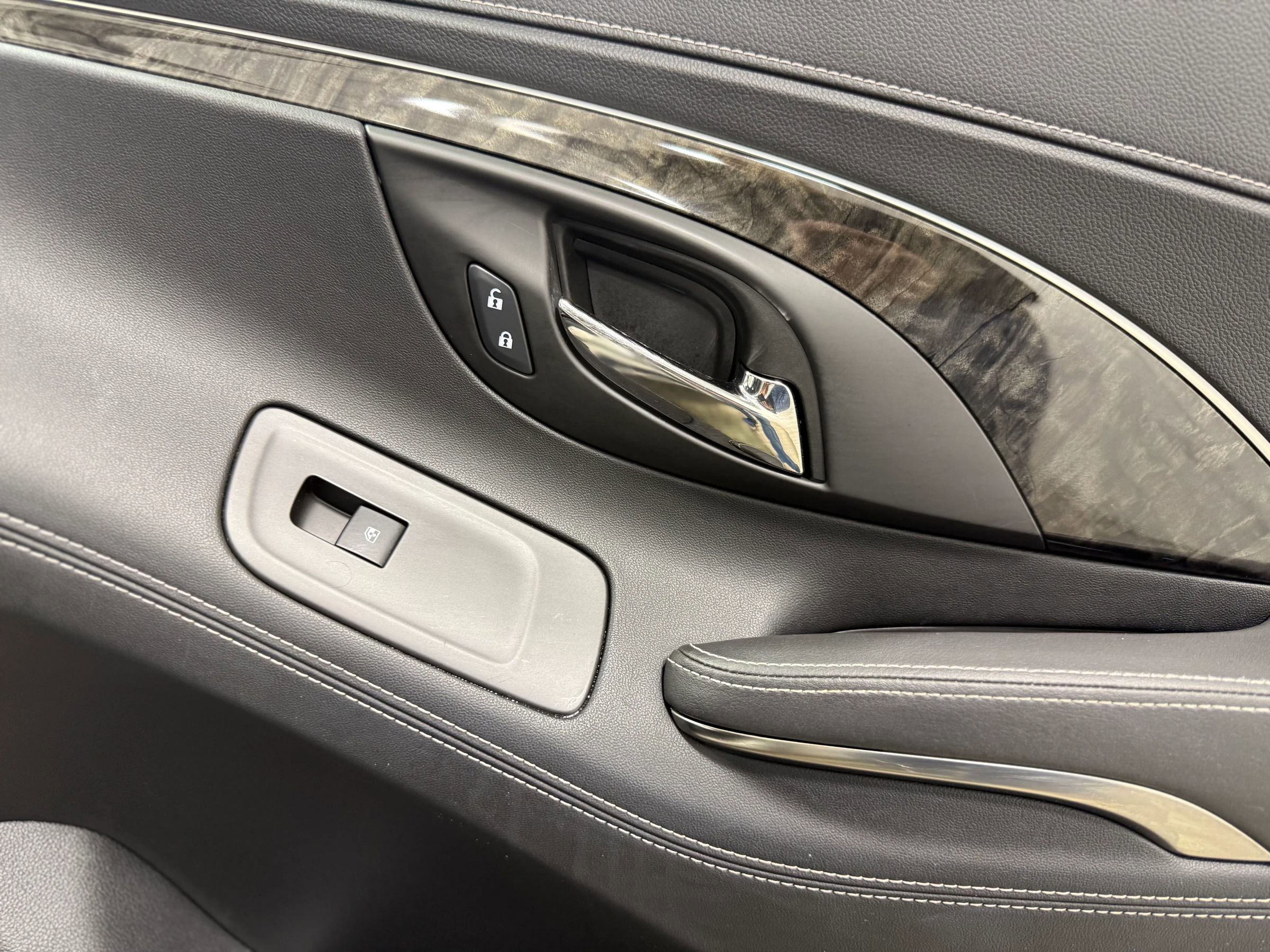 Used 2014 Buick LaCrosse Leather w/ Driver Confidence Package image 26