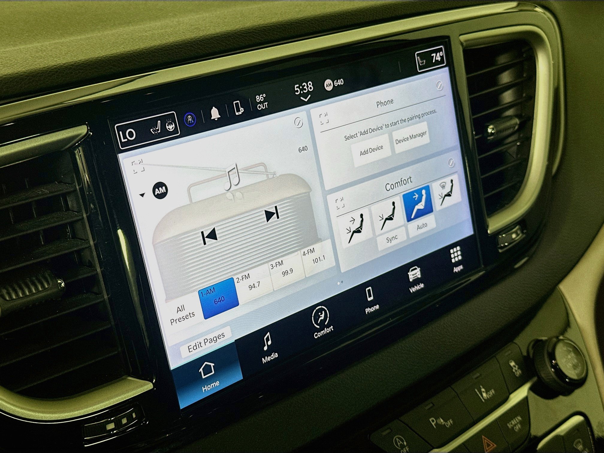Used 2024 Chrysler Pacifica Touring-L FWD image 21