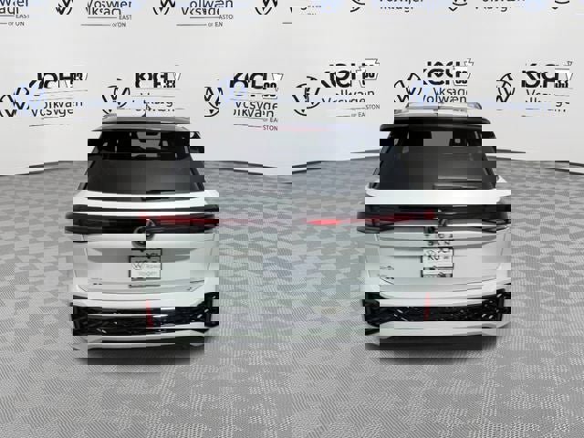 New 2025 Volkswagen Tiguan SE R-Line image 8