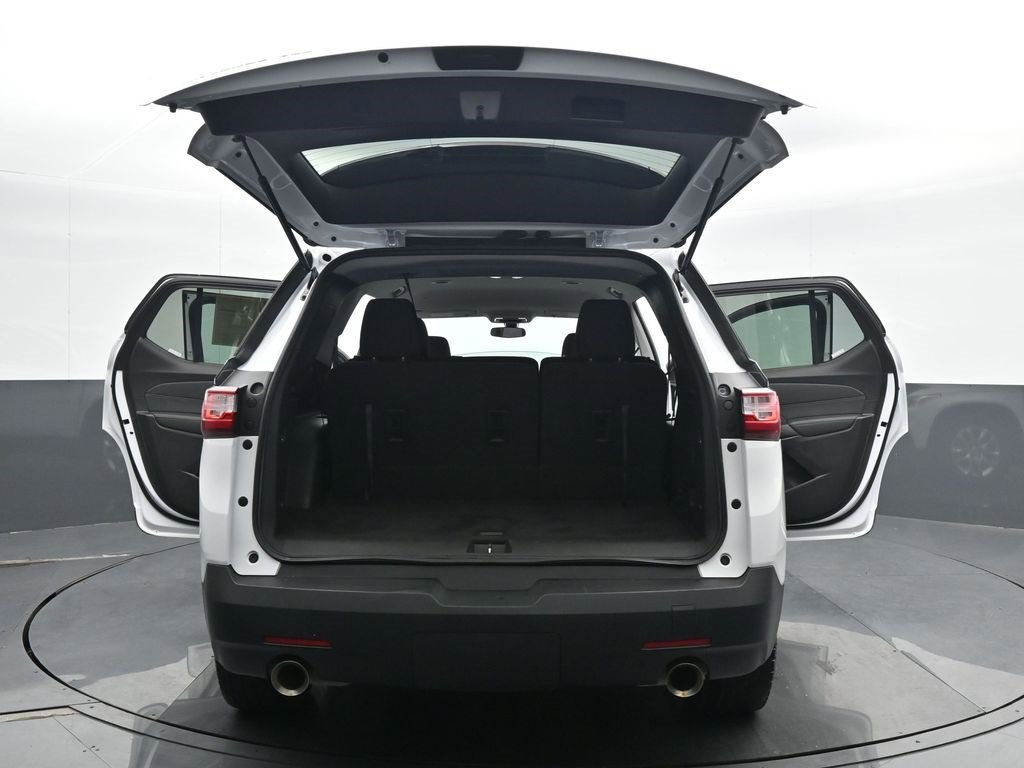 Used 2021 Chevrolet Traverse LS image 25