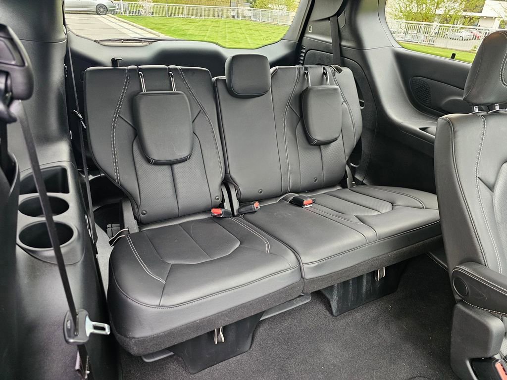 Used 2020 Chrysler Pacifica Touring-L Plus w/ Advanced Safetytec Group image 13