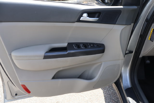 Used 2019 Kia Sportage LX FWD image 11