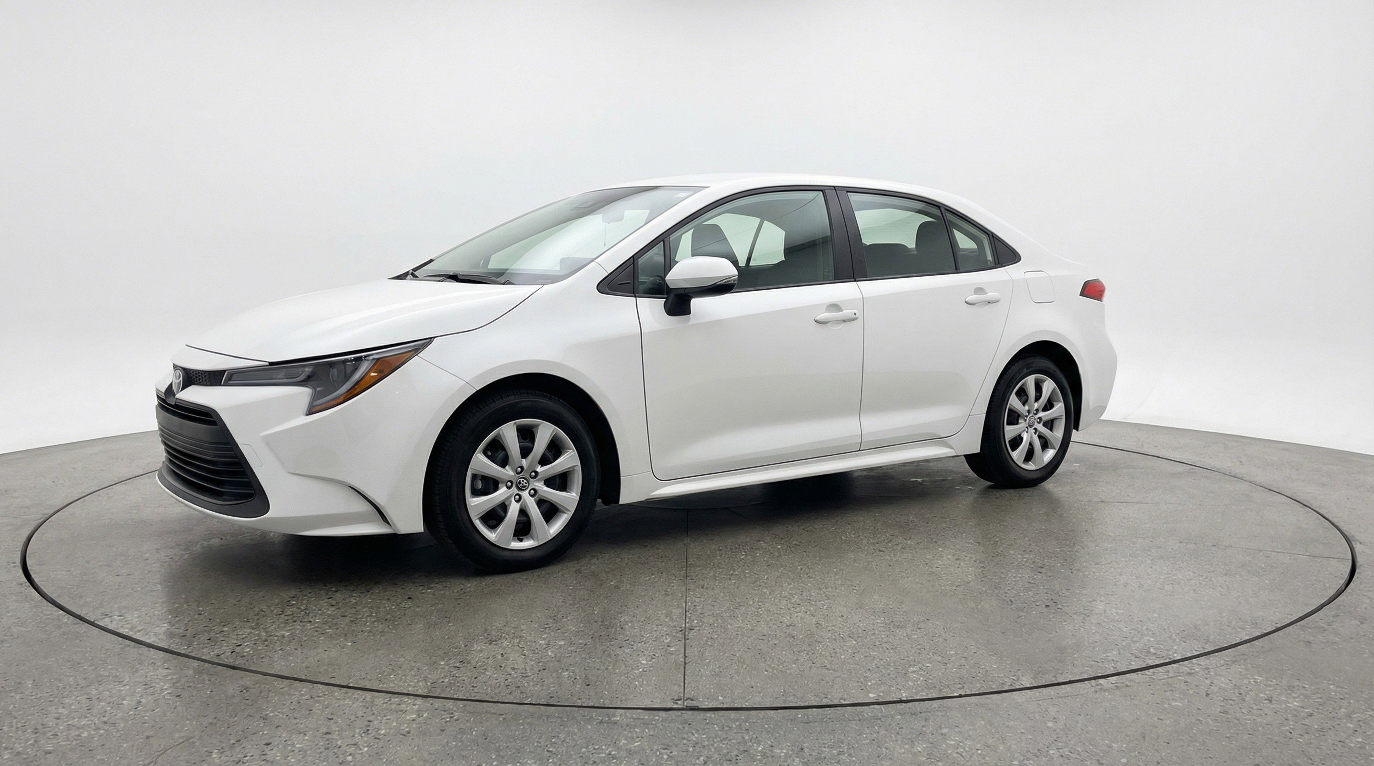 Used 2025 Toyota Corolla LE image 3