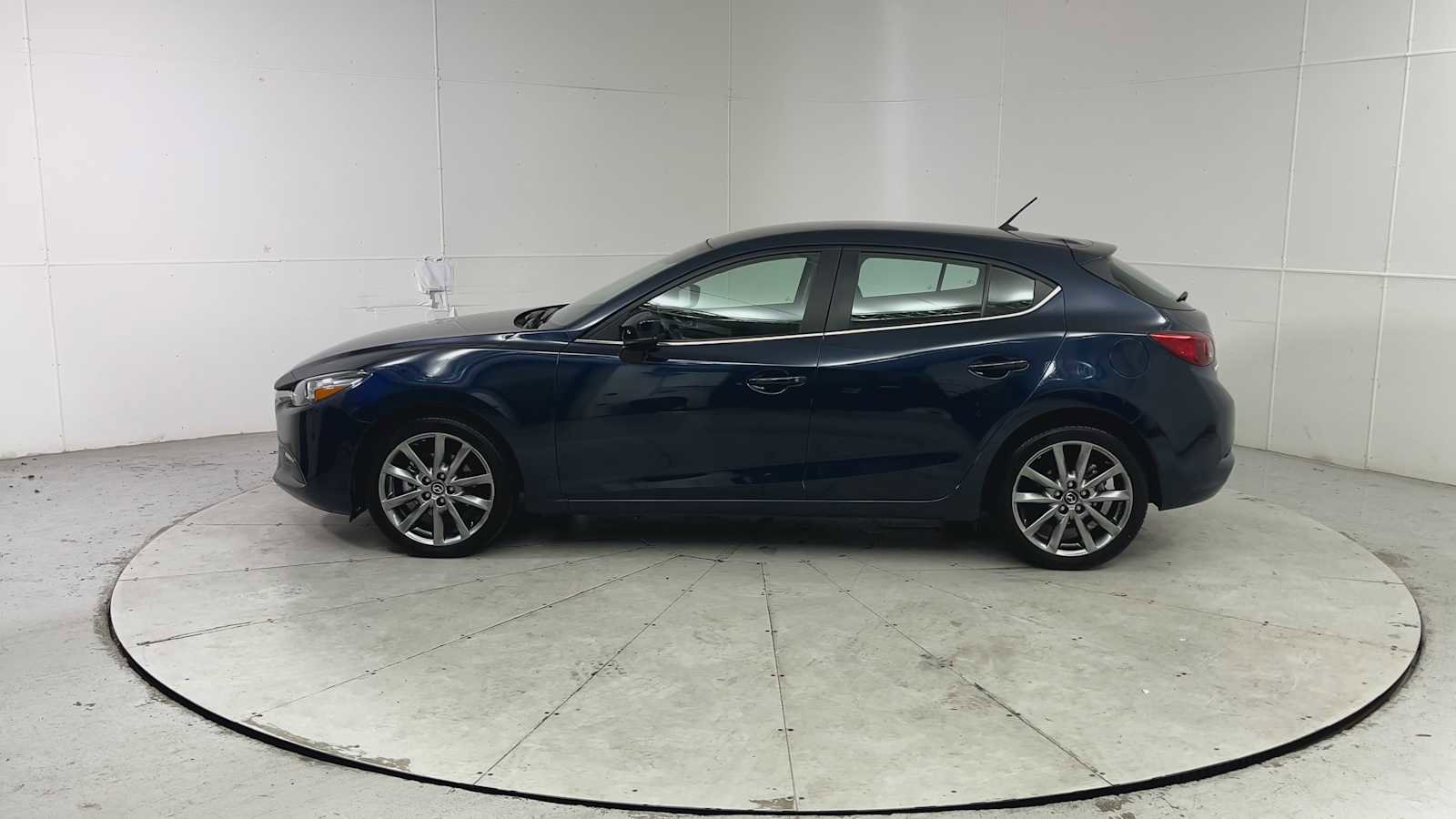 Used 2018 MAZDA MAZDA3 Touring image 4