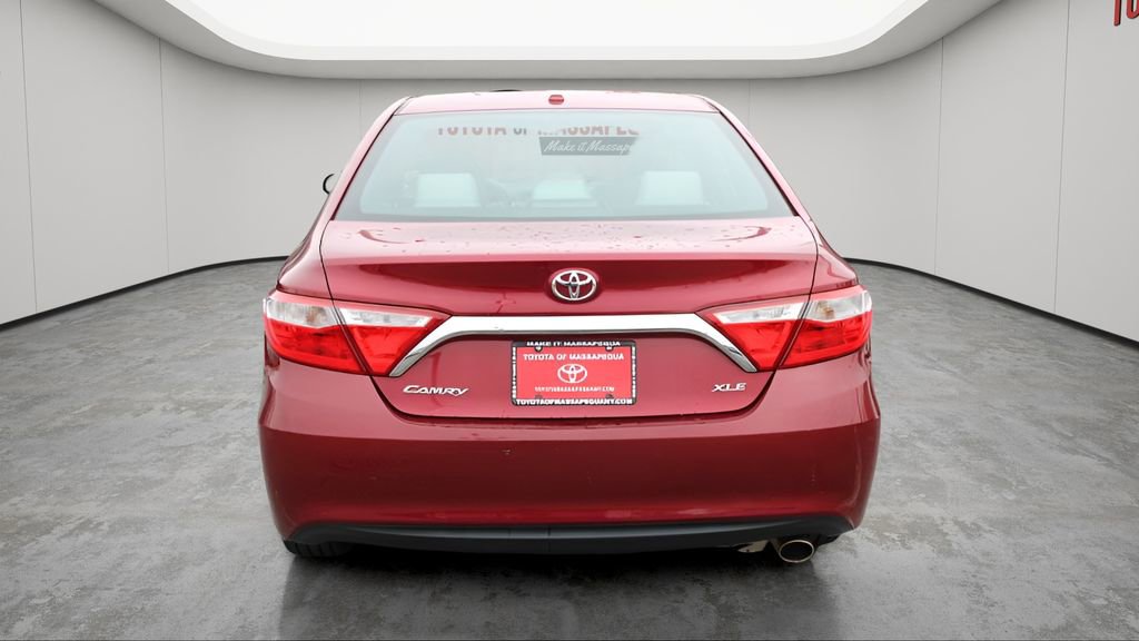 Used 2015 Toyota Camry XLE w/ Moonroof Package FWD image 4