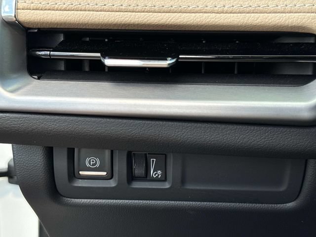 Certified 2024 Cadillac XT4 Luxury w/ Cold Weather Package FWD image 28
