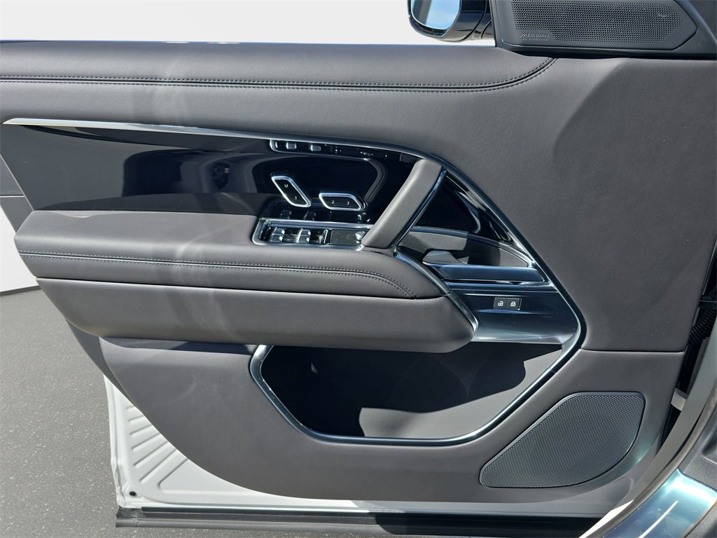 New 2026 Land Rover Range Rover Long Wheelbase SE image 29