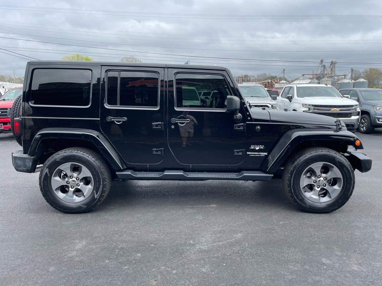 Used 2018 Jeep Wrangler Unlimited Sahara w/ Connectivity Group AWD/4WD image 5