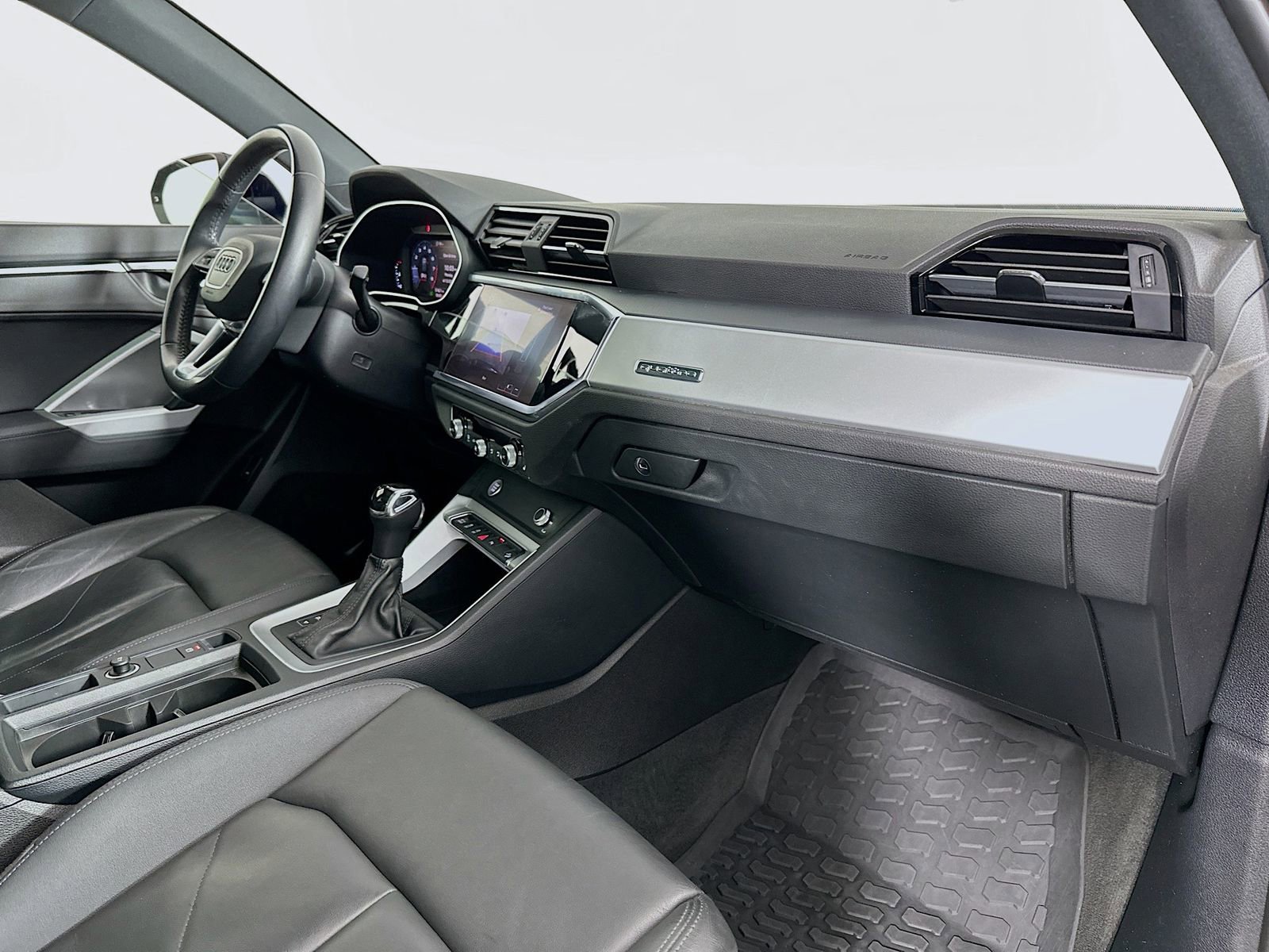 Used 2020 Audi Q3 2.0T Premium w/ Convenience Package AWD/4WD image 29