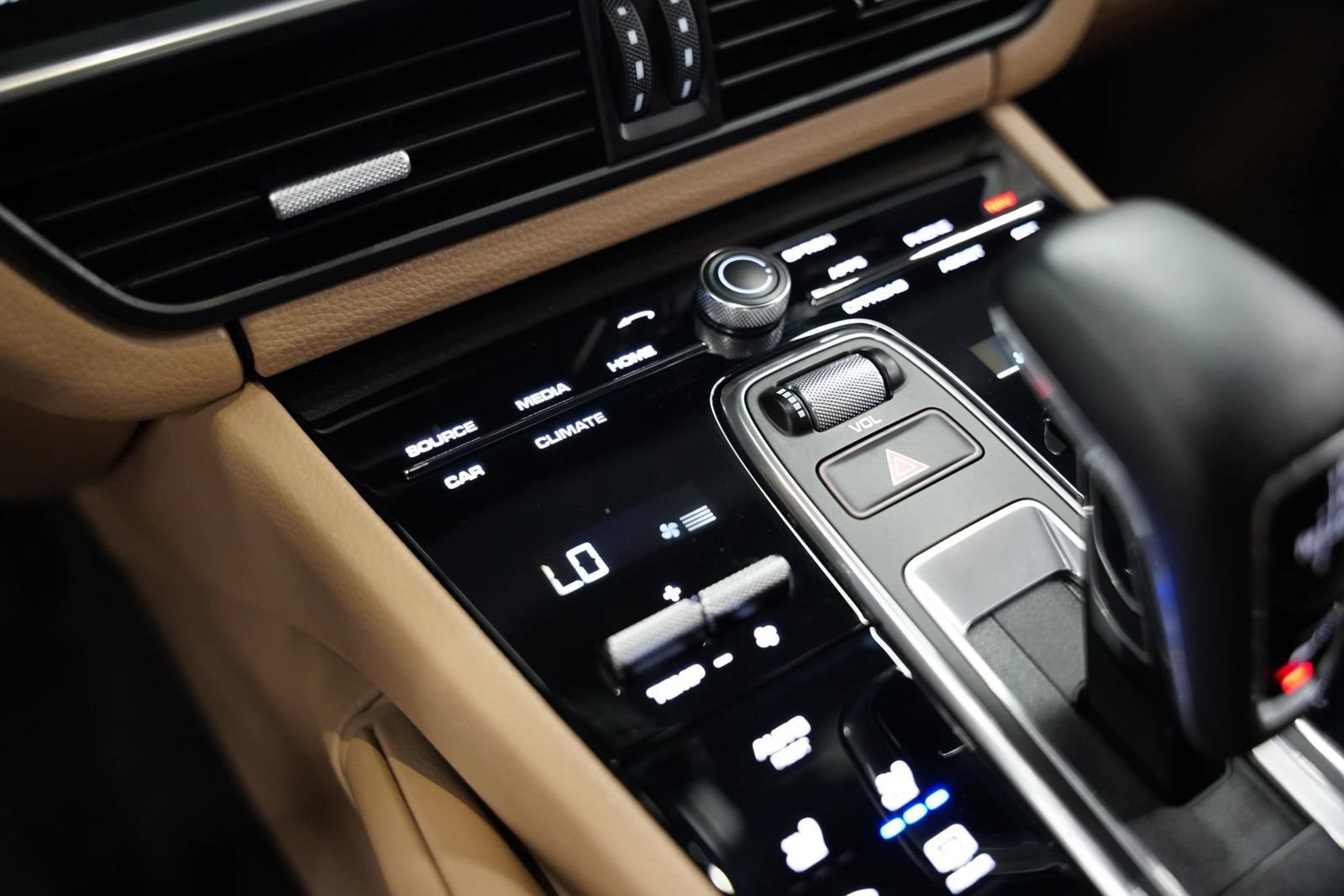 Used 2019 Porsche Cayenne AWD/4WD image 32