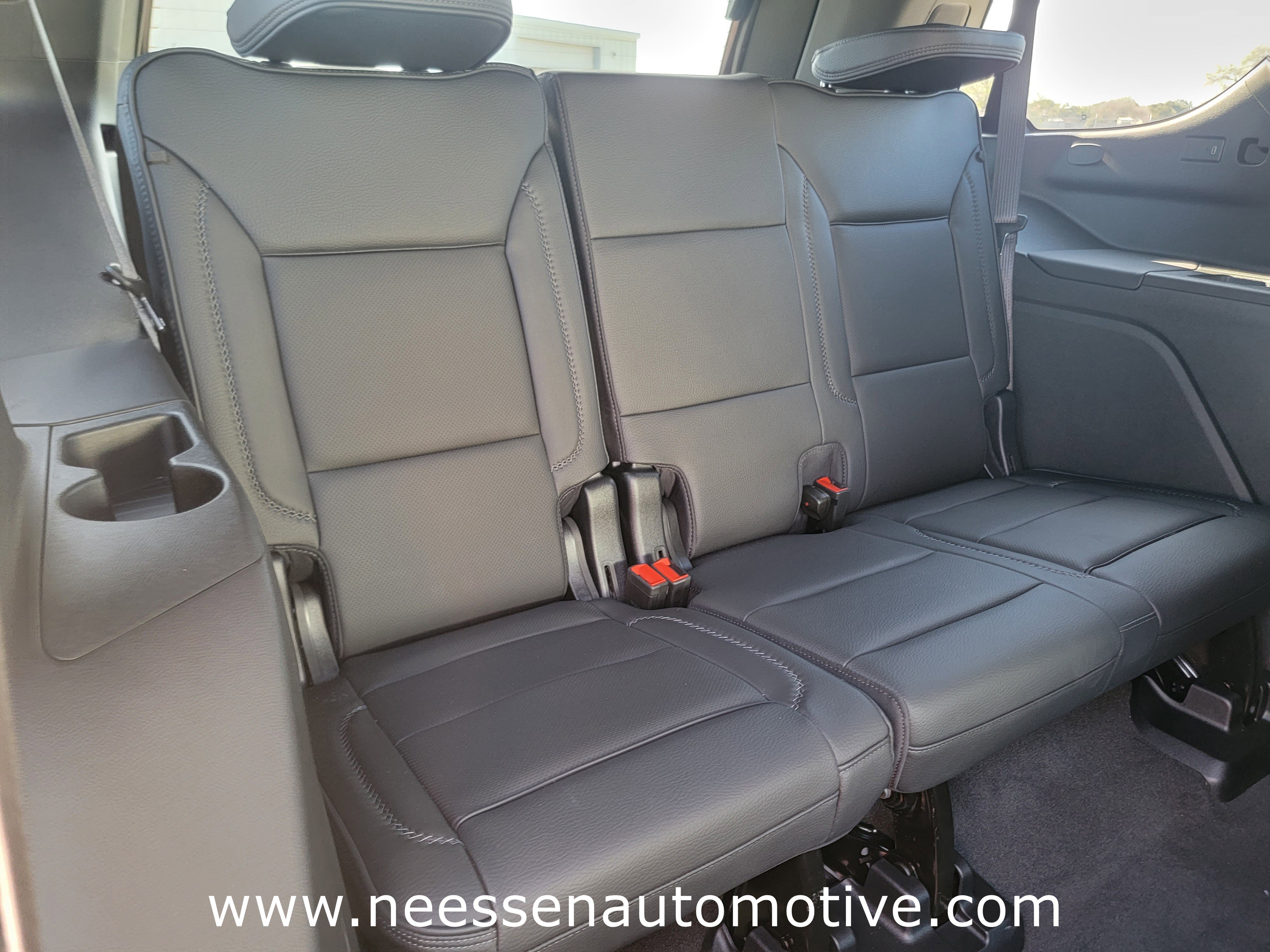 Used 2025 GMC Yukon Denali w/ Sun & Power Step Package image 13