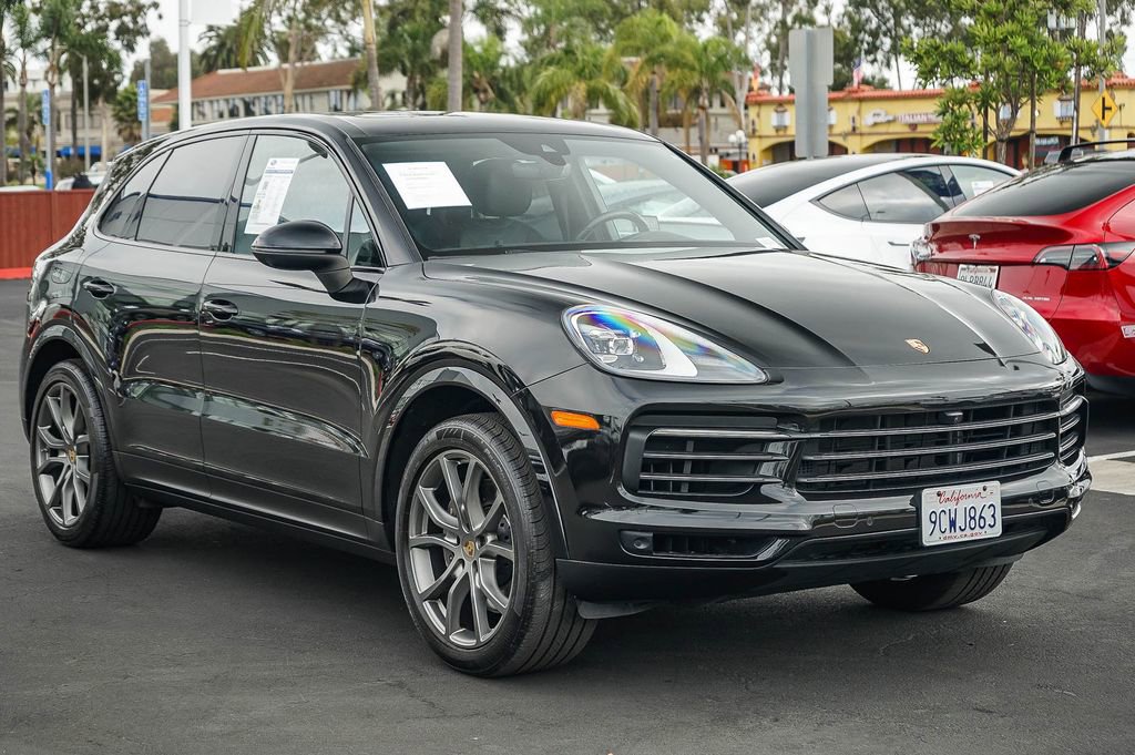 Used 2023 Porsche Cayenne Platinum Edition image 3