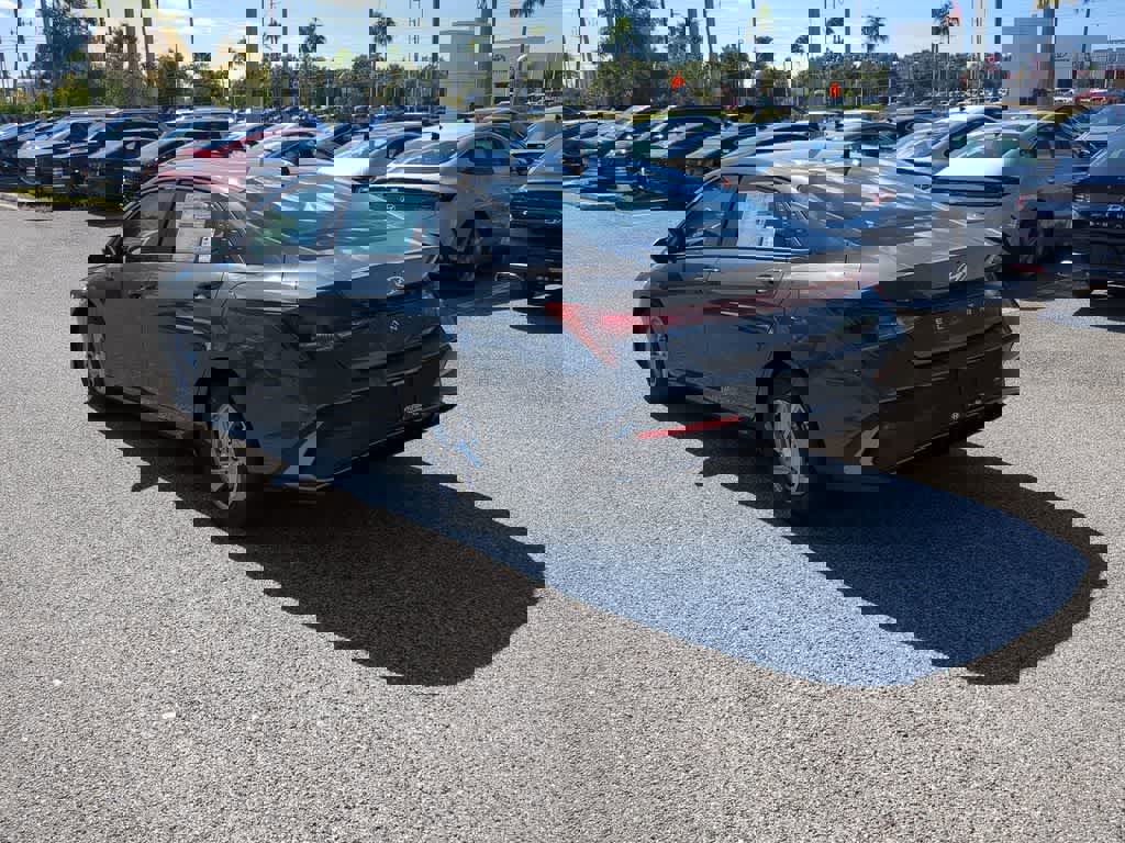 New 2026 Hyundai Elantra SE image 4