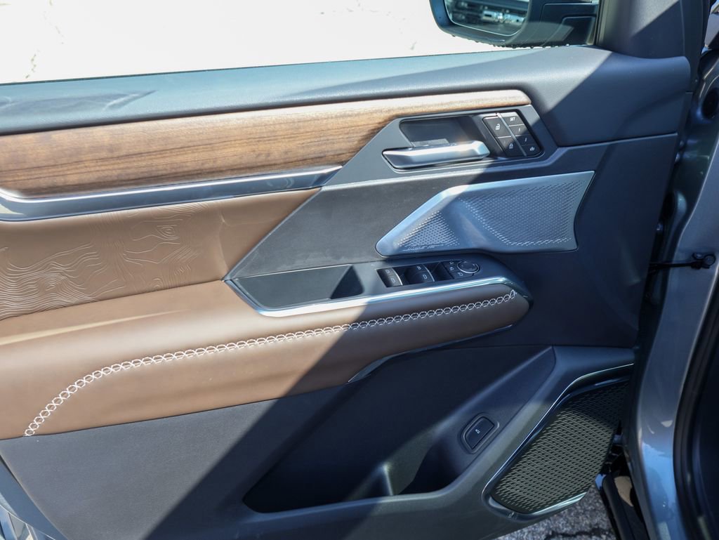 New 2026 GMC Acadia Denali Ultimate w/ LPO, Floor Liner Package image 13