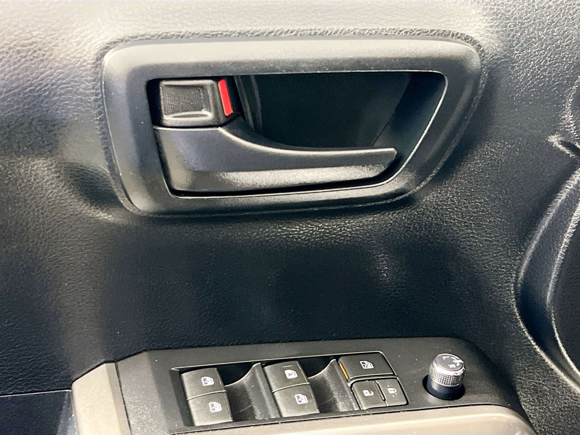 Used 2016 Toyota Tacoma SR5 w/ Towing Package image 16