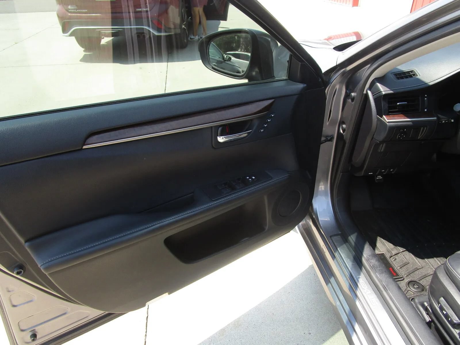 Used 2015 Lexus ES 350 w/ Premium Package FWD image 12