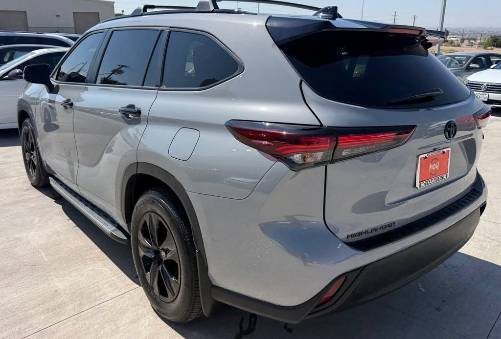 Used 2024 Toyota Highlander XLE FWD image 7