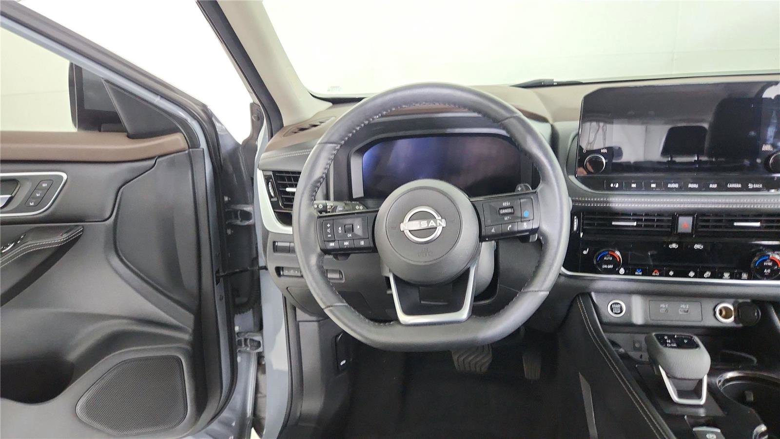 Used 2023 Nissan Rogue Platinum w/ Platinum Premium Package FWD image 14