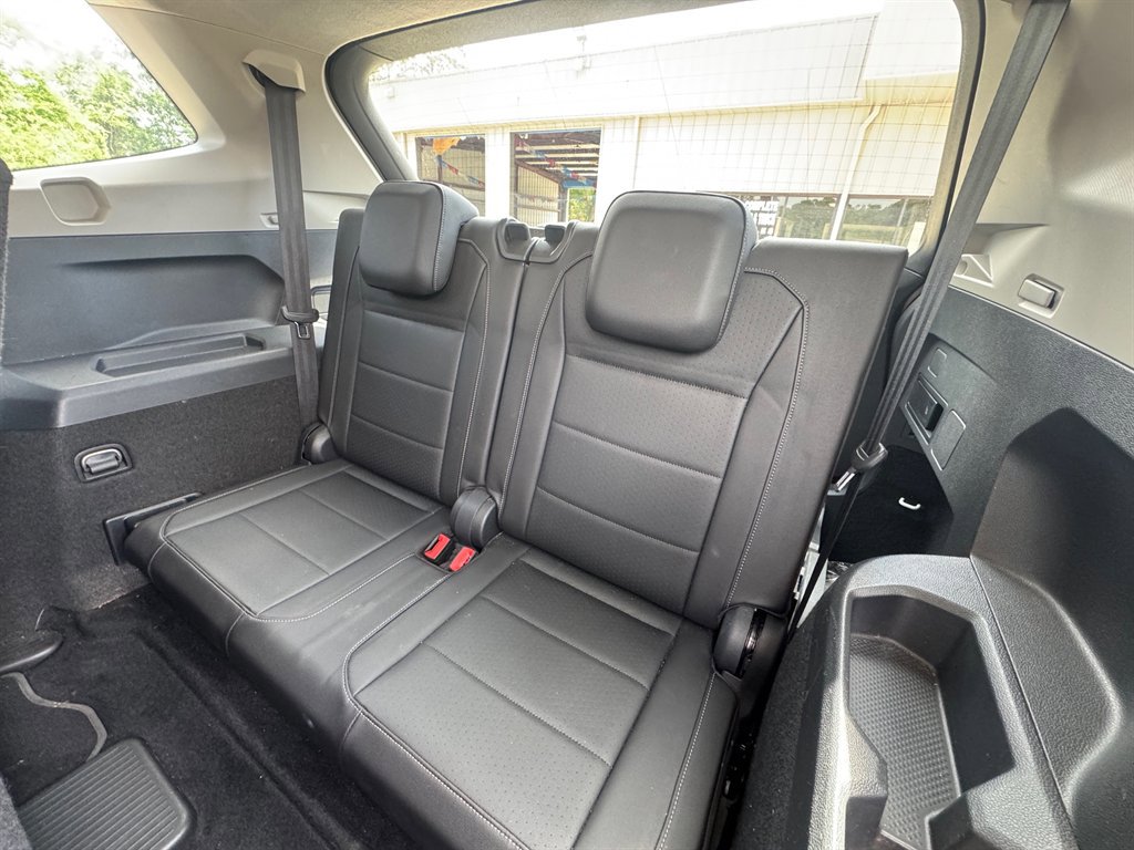 Used 2018 Volkswagen Tiguan SE FWD image 14