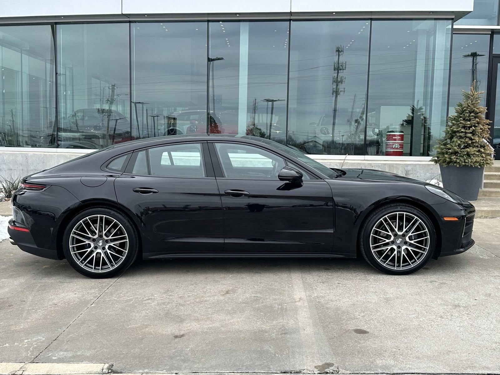Certified 2024 Porsche Panamera image 8